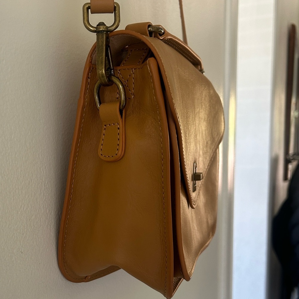 Elegant tan Shoulder Bag - Picture 3 of 14